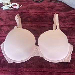 Pink everywhere t-shirt lightly lined bra 34D color/light pink good condition